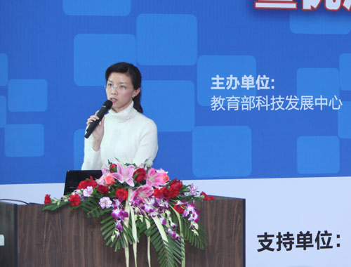 曾艳处长做"中国学术会议在线的建设与发展"报告