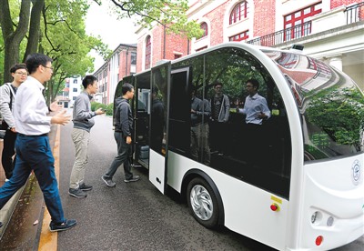 上海交大:无人驾驶小巴校园试运行―科研发展