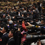 媒体记者在会场采访拍摄