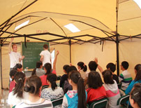 芦山灾区首所帐篷学校开课