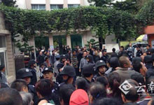 昆明一小学发生踩踏事件 受伤学生被送医院