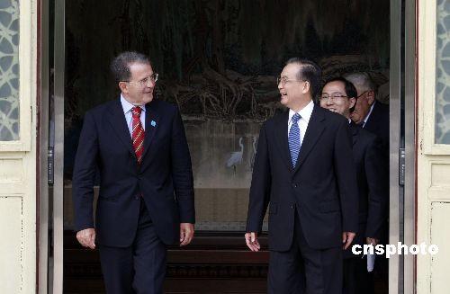 组图：温家宝会见出席全球智库峰会外方代表